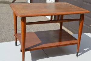 lot 169 image: Small Side Table 28 x 21 x 20
