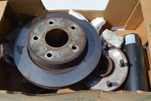 lot 14 image: Box of Scrap Metal