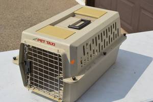 lot 23 image: Pet Mate Pet Taxi Cat CarrierDog Kennel