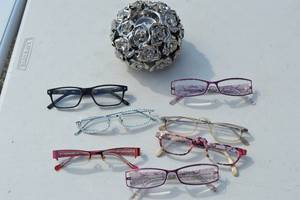 lot 222 image: Assorted Reading Glasses  Chrome Flower Decoration