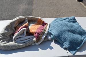lot 252 image: Throw Blankets