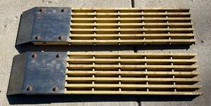lot 30 image: Small Loading Ramps 43 x 9 12