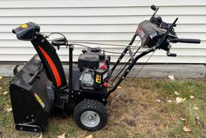 lot 13 image: SnoTek Snowblower 208CC