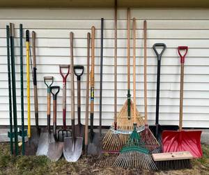 lot 65 image: Misc. Lawn & Garden Tools