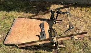 lot 84 image: Portable Deer Stand