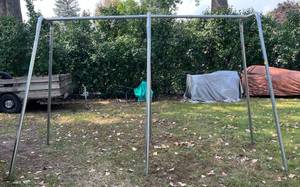 lot 90 image: Sports Play Equipment Portable Swing Set