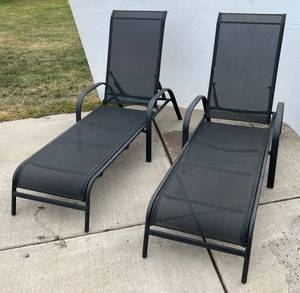 lot 102 image: Two Reclining Lawn Chairs