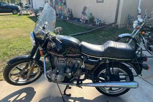 lot 2 image: 1976 BMW R906 Motorcycle (Buyer Will Need To Tune Up Before Starting) (Will Need To Be Trailered) (RESERVE SET AT $500.00)