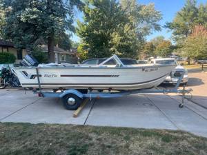 lot 6 image: 1986 Blue Fin 18 FT Boat With 70 HP Evinrude Outboard Motor & Trailer (Needs Restoration)