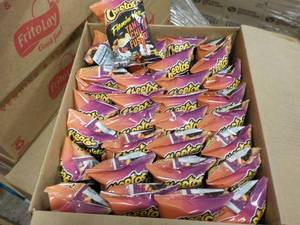 Case of 32 2.75 bags Cheetos Flamin...