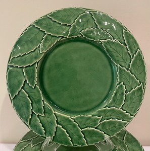 lot 69 image: 12 Green Leaf Motif Ceramic Chargers