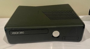 lot 79 image: Xbox 360 Console, Controller and 4 Games