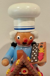lot 84 image: Vintage Steinbach Gingerbread Baker Music Figurine