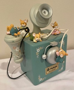 lot 93 image: Adorable Vintage Pelman Music Box