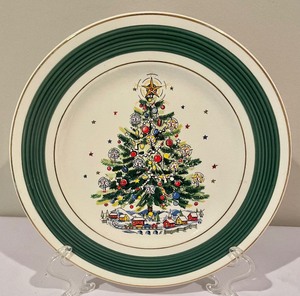 lot 94 image: Festive Platters, Pitcher and Trivet