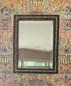 lot 132 image: Beautiful Designed Distressed Decorative Wall Mirror