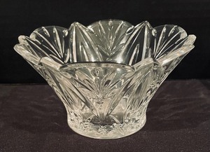 lot 134 image: Two Elegant Crystal Bowls