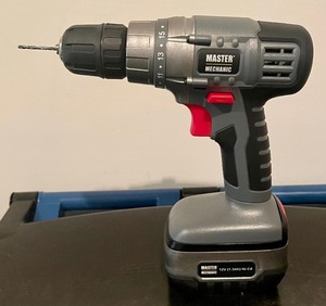 lot 172 image: Master Mechanic 38 Cordless Drill with Battery and Charger
