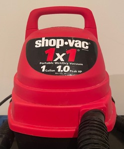 lot 173 image: Shop Vac 1 Gallon WetDry Vac