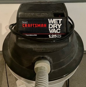 lot 174 image: Craftsman 8 Gallon WetDry Vac