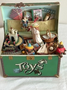 lot 125 image: Whimsical Music Box