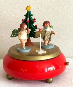 lot 127 image: Vintage German Musical Figurine