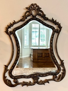 lot 21 image: Gorgeous Ornate Decorative Wall Mirror