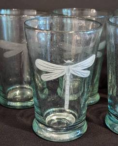 lot 40 image: Mariposa Blown Glass Dragonfly Tumblers and Pitcher