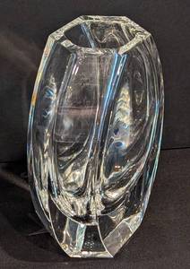 lot 118 image: Baccarat Crystal Neptune Vase