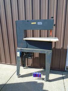 Du-Er tools heavy duty band saw. Good used condition. 24 throat. Good for wood or metal. Just came out of the shop. Tested & works. As shown.