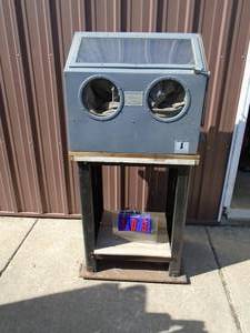Chicago Pneumatic sand blast cabinet. Used a few times. Gloves have a few holes. As shown.