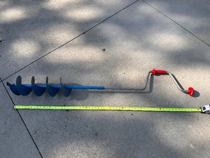 lot 6 image: Manual Ice Fishing Auger