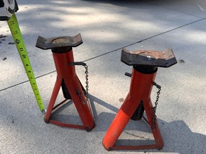 lot 8 image: Jack Stands (Pair)
