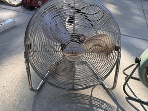 lot 11 image: Lasko 1950s Electric Fan (Works) and Lakewood Electric Fan (Works, Missing Speed Knob)