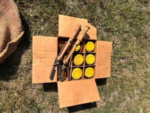 lot 26 image: Vintage Clay Pigeons and Target Throwing Shooter