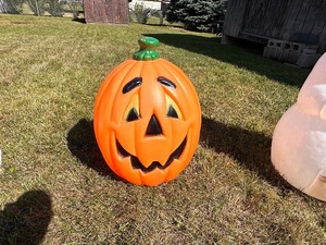 lot 31 image: Large Light Up Vintage Pumpkin