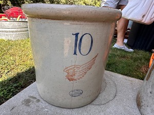 lot 38 image: Red Wing 10-Gallon Crock