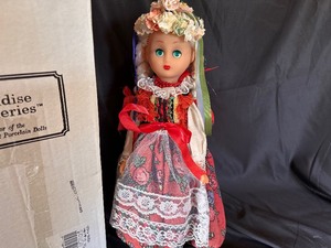 lot 119 image: Paradise Galleries Worlds Finest Porcelain Dolls - Polish Traditional Dress Doll