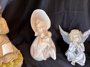 lot 133 image: Set of Angel Lawn OrnamentDecor