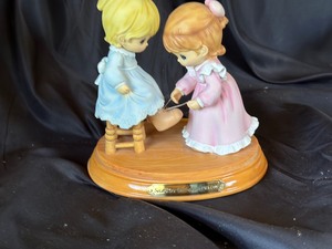 lot 142 image: Precious Moments Figurine - Sisters Are Tied Together With Love