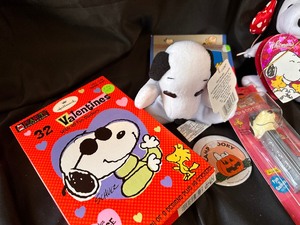 lot 143 image: Snoopy Set - Flying Ace Snoopy, Snoopys Flying Ace Book, A Peanuts Christmas Book, Valentines, Plush, Pez, & Cards