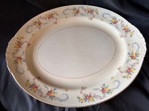 lot 157 image: Vintage Homer Laughlin China Serving Platter - Eggshell Nautilus
