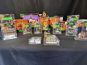 lot 162 image: Halloween Village Most New in Packaging