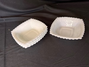 lot 172 image: Four 1950s Vintage Anchor Hocking White Square Milk Glass Hobnail Dishes