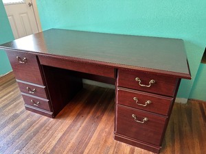 lot 189 image: Office Desk with Pull Out Keyboard Tray, Drawer, Filing Drawer and Cabinet