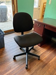 lot 190 image: Black Rolling Adjustable Office Chair