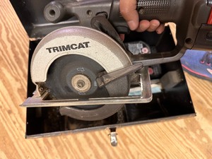 lot 90 image: Black and Decker Trimcat - Trim SawCircular Saw