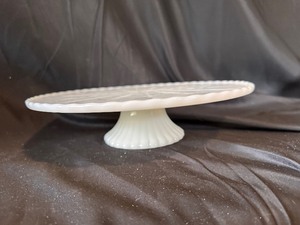 lot 129 image: Vintage Milk Glass Footed Cake Plate