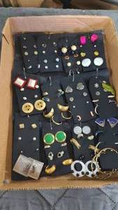 Set of costume jewelry in great shape, like new