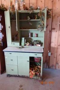 lot 181 image: Kitchen Pantry 40x27x71